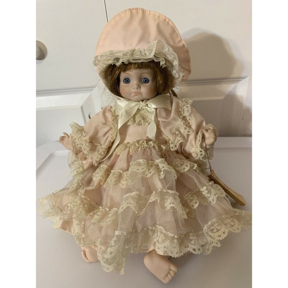 Vintage Porcelain Bradley’s Doll Big Eye Girl 10” Sitting Pouty - Picture 9 of 12